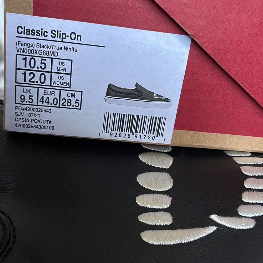 Vans Classic Slip-On Fangs Black/True White MENS - Picture 16 of 16
